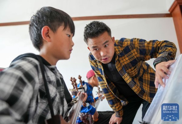 配资门户官方网 西藏的孩子：古老扎念琴声悠扬